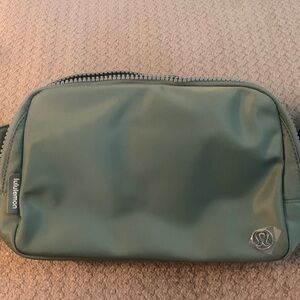 Luluemon Everywhere Belt Bag Eucalyptus NWO Tags